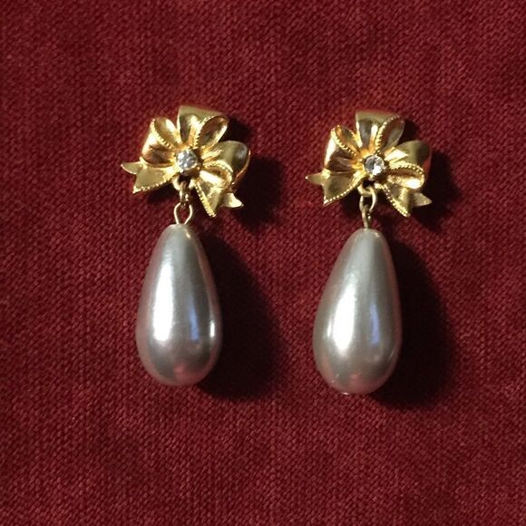 VINTAGE 1989 Avon Bow Drop Silver Gray Drop Earrings - Picture 1 of 5